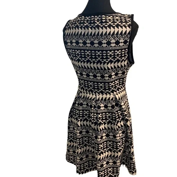 Forever 21 dress. Size M - Picture 2 of 9